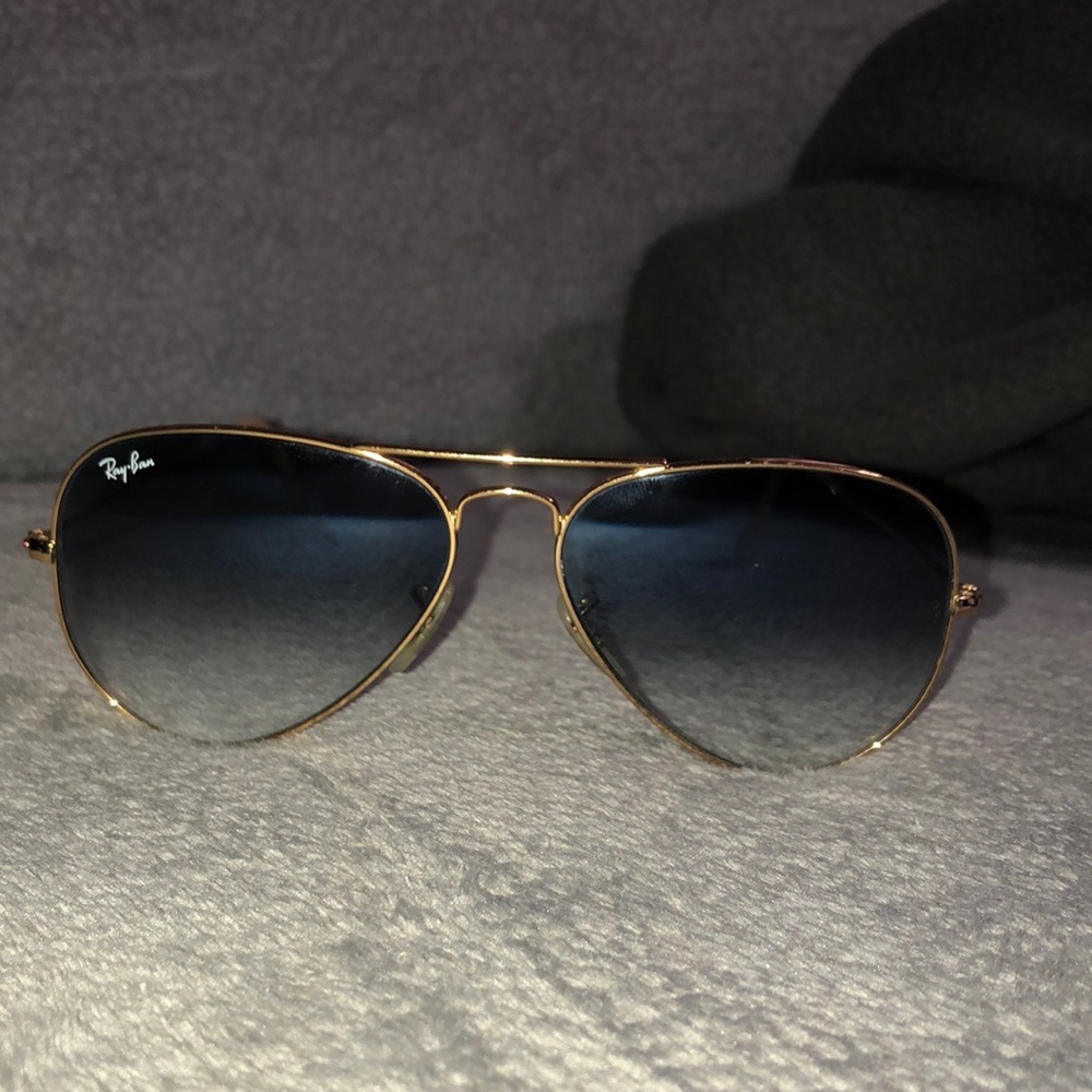Blue aviator gradient ray ban sunglasses